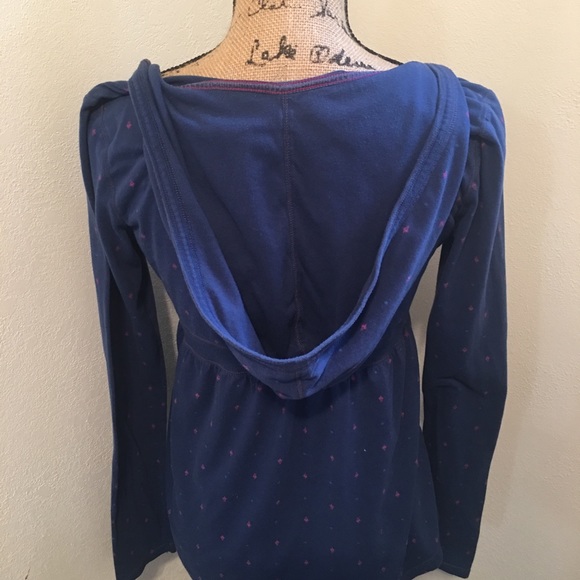 *SOLD*American Eagle Outfitters v-neck hoodie - Picture 4 of 7